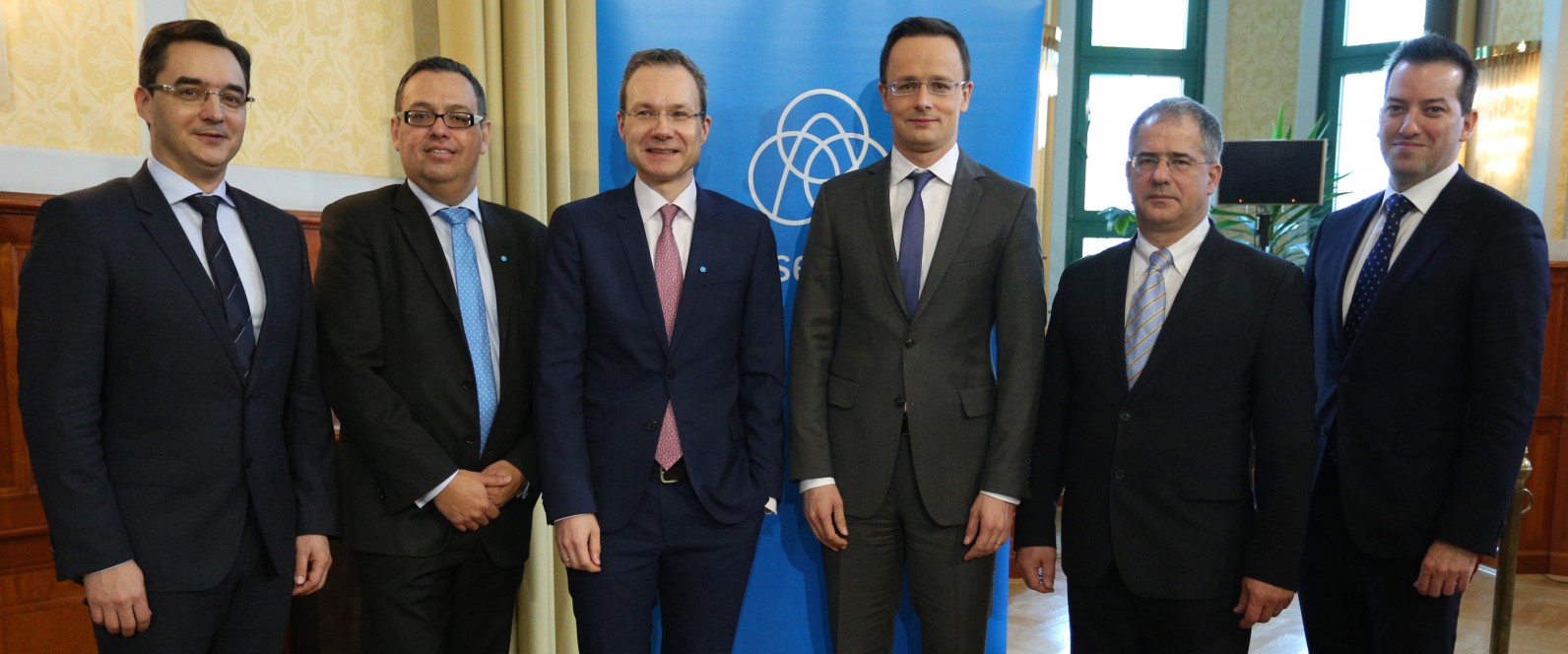 CEO of thyssenkrupp´s Spings & Stabilizers business and Hungarian Foreign Minister announcing new investment in Debrecen CEO of thyssenkrupp´s Spings & Stabilizers business and Hungarian Foreign Minister announcing new investment in Debrecen