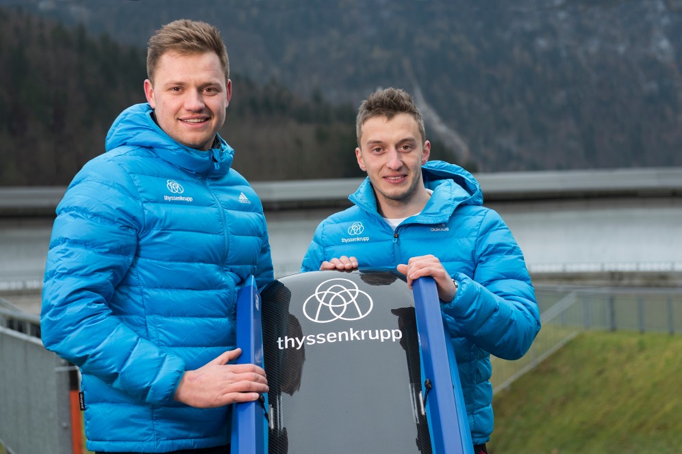 Toni Eggert und Sascha Benecken mit dem thyssenkrupp-Schlitten Toni Eggert und Sascha Benecken mit dem thyssenkrupp-Schlitten