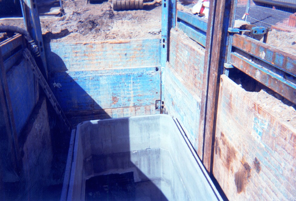 Double slide rail for corner post Double slide rail for corner post
