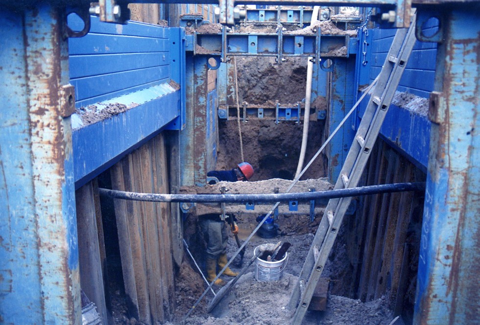 Single slide rail inner-city shoring Single slide rail inner-city shoring