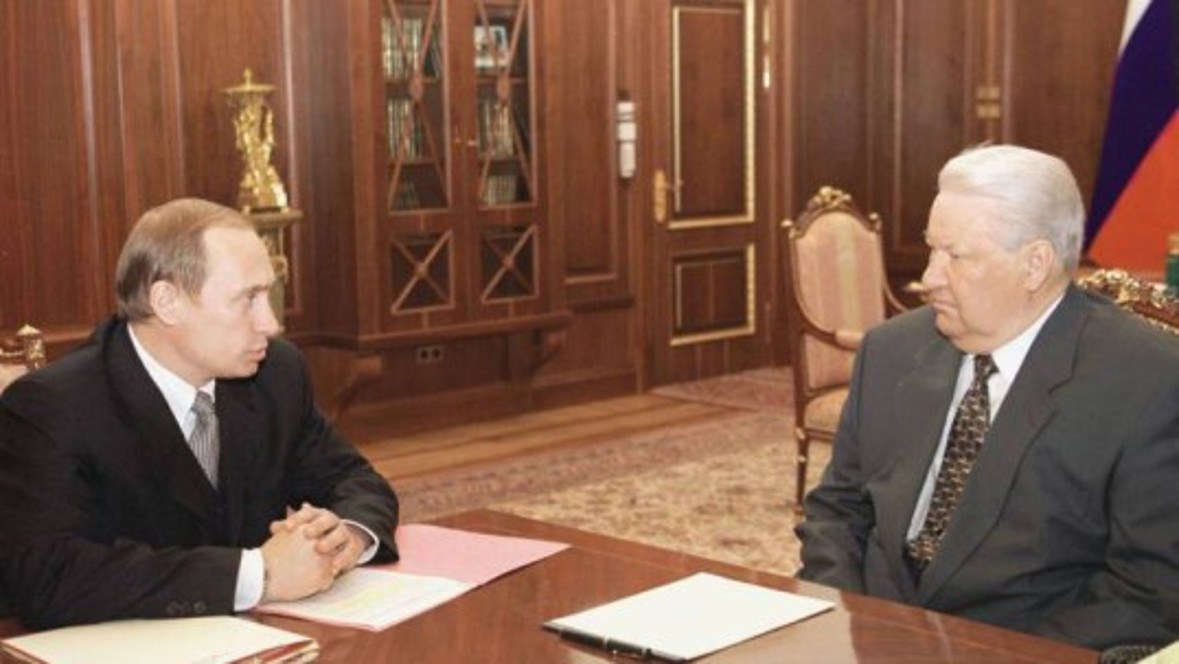 The term dream couple does not apply to these two gentlemen: Vladimir Putin takes over the affairs of state in Russia from Boris Yeltsin. The term dream couple does not apply to these two gentlemen: Vladimir Putin takes over the affairs of state in Russia from Boris Yeltsin.