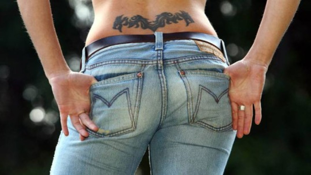 Tattoos above the coccyx are very fashionable, but at the same time they are also a target for mockery. In Germany colloquially the body pictures are simply called 'ass antlers'. Tattoos above the coccyx are very fashionable, but at the same time they are also a target for mockery. In Germany colloquially the body pictures are simply called 'ass antlers'.