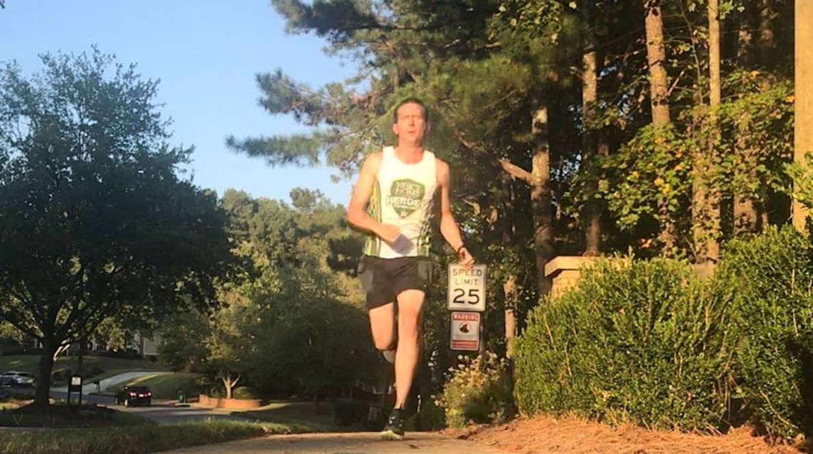 Scott trabalhou muito por esse momento especial - ele treina pesado para a sua próxima grande maratona Scott trabalhou muito por esse momento especial - ele treina pesado para a sua próxima grande maratona