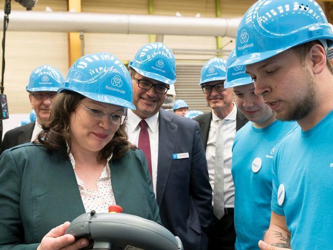High-ranking visitors to thyssenkrupp in Andernach: The meeting of the G20 labor and employment ministers with Andrea Nahles took place under the motto “For a fair and social future”. The German Labor Minister had invited her international colleagues to thyssenkrupp to present Germany’s dual vocational training system.