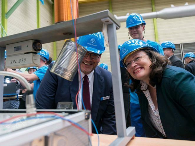Oliver Burkhard, CHRO of thyssenkrupp AG, informed the labor and employment ministers of the G20 countries about the dual vocational training system and the “we.help” program to help integrate refugees. The ministers were at thyssenkrupp in Andernach at the invitation of German Labor Minister Andrea Nahles.