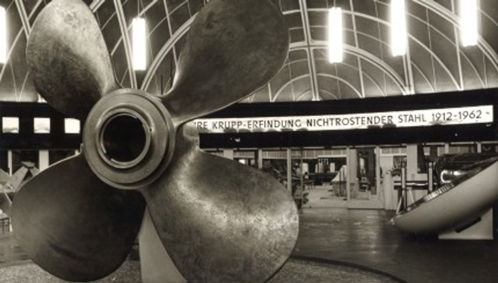 1912: Entwicklung nicht rostender, säurebeständiger Stähle