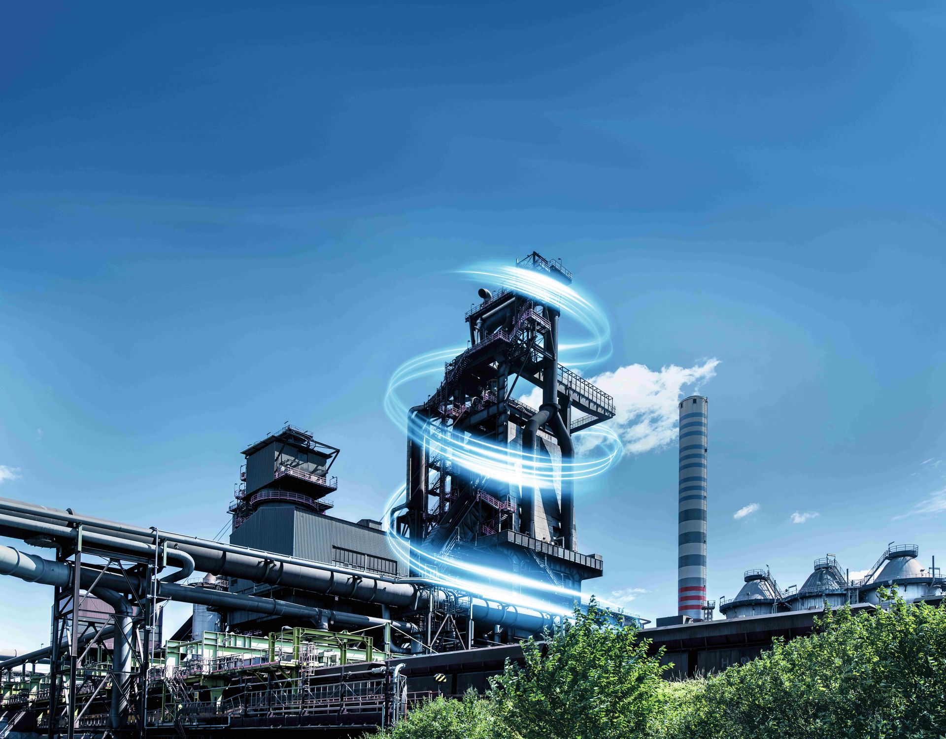 A blast furnace at thyssenkrupp’s steel plant in Duisburg, featuring a digital visualization of hydrogen. The image symbolizes the use of hydrogen to decarbonize steel production and the path toward lower-carbon steel manufacturing.