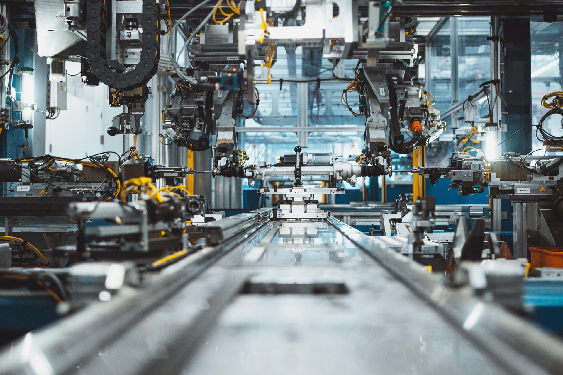 Blick in eine Produktionslinie für Lenkungen bei thyssenkrupp Automotive Technology. 