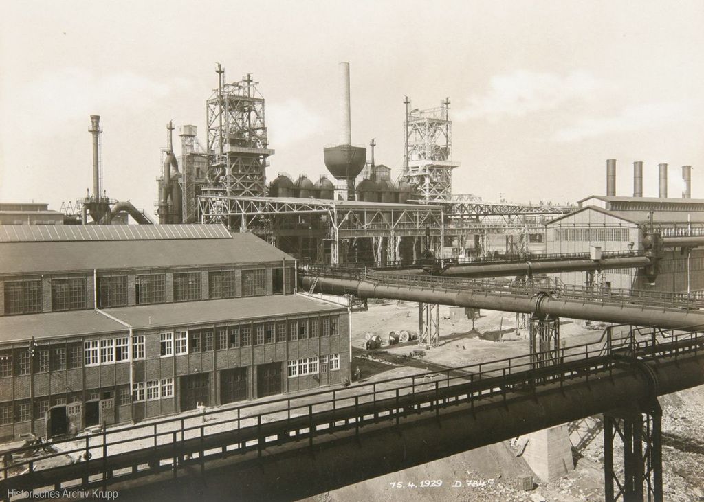 1929: Die Hochofenanlage des Hüttenwerks Essen-Borbeck wird in Betrieb genommen