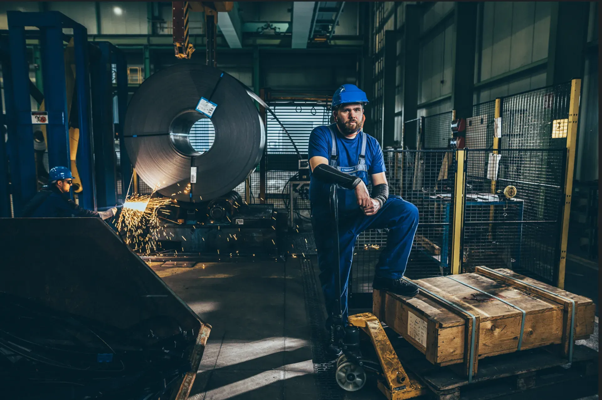thyssenkrupp employees in production and office – corporate culture, responsibility and values