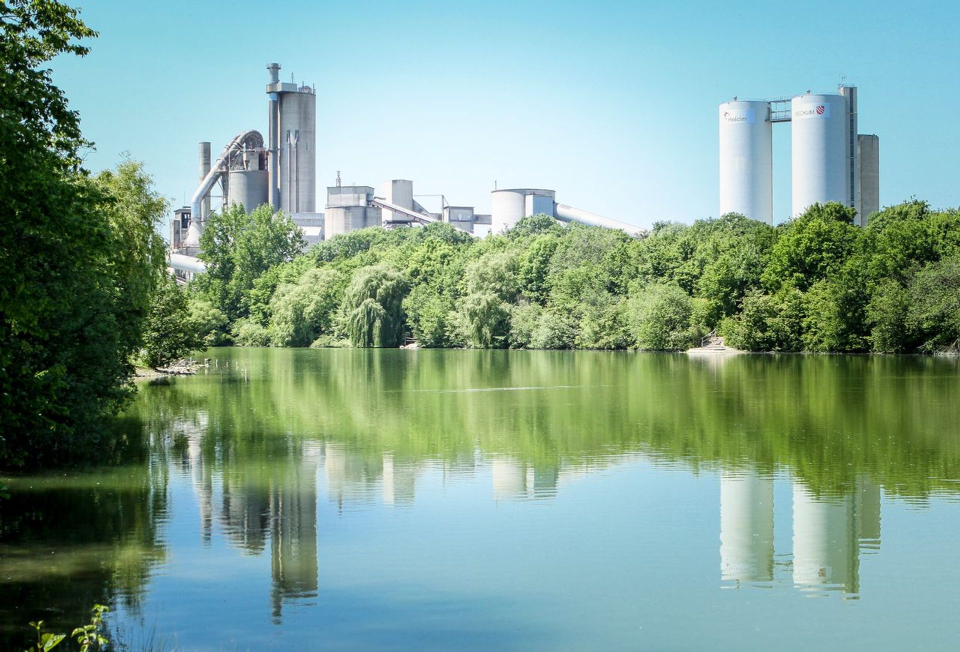 View of the Holcim cement plant in Beckum, where thyssenkrupp Uhde, Holcim, and TU Berlin are conducting a research project on carbon capture using amine scrubbing technology for existing cement plants.