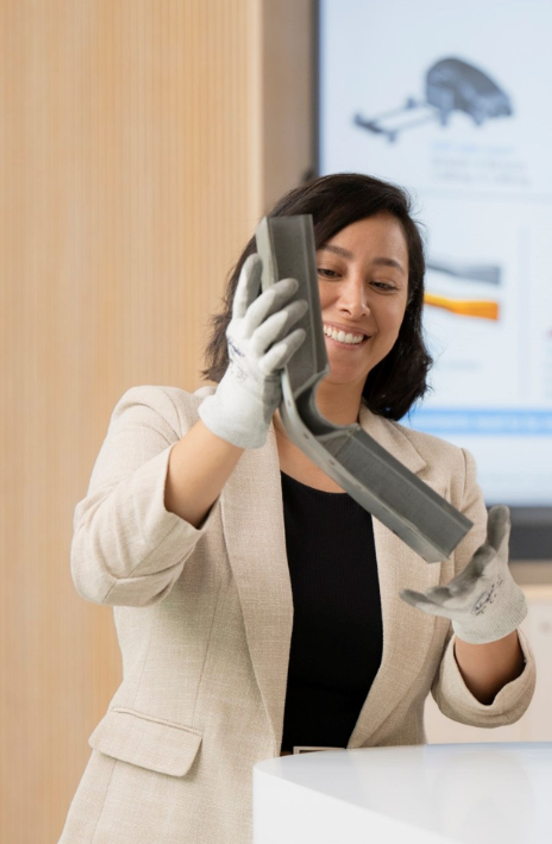 Cássia Castro Müller holds steel component