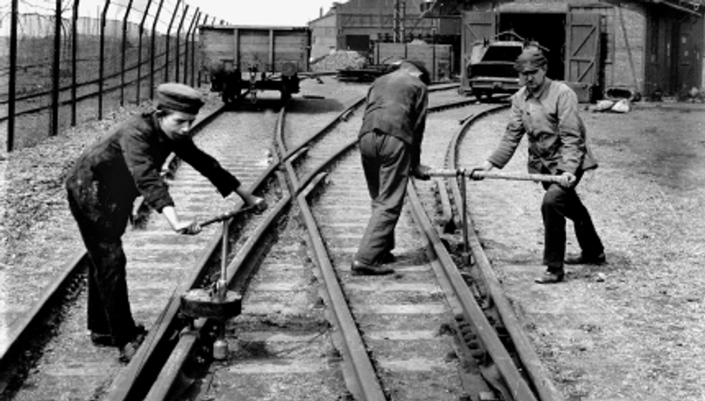 1914: Kriegsbedingte Aufnahme von Rüstungsproduktion