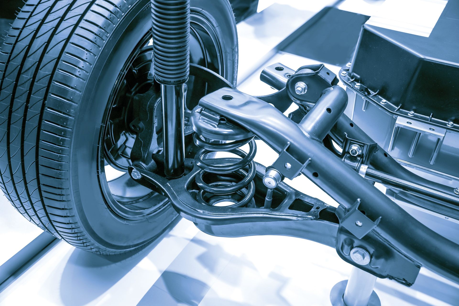 Fahrwerkskomponenten von thyssenkrupp Automotive als Grundlage für intelligente Fahrdynamik und Fahrerassistenzsysteme.