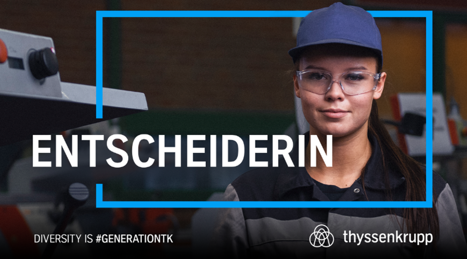 weiblich gelesene Person in Arbeitsjacke und dunkelblauer Cap, freundlich starkes Gesicht, Schriftzug "ENTSCHEIDERIN" im Vordergrund