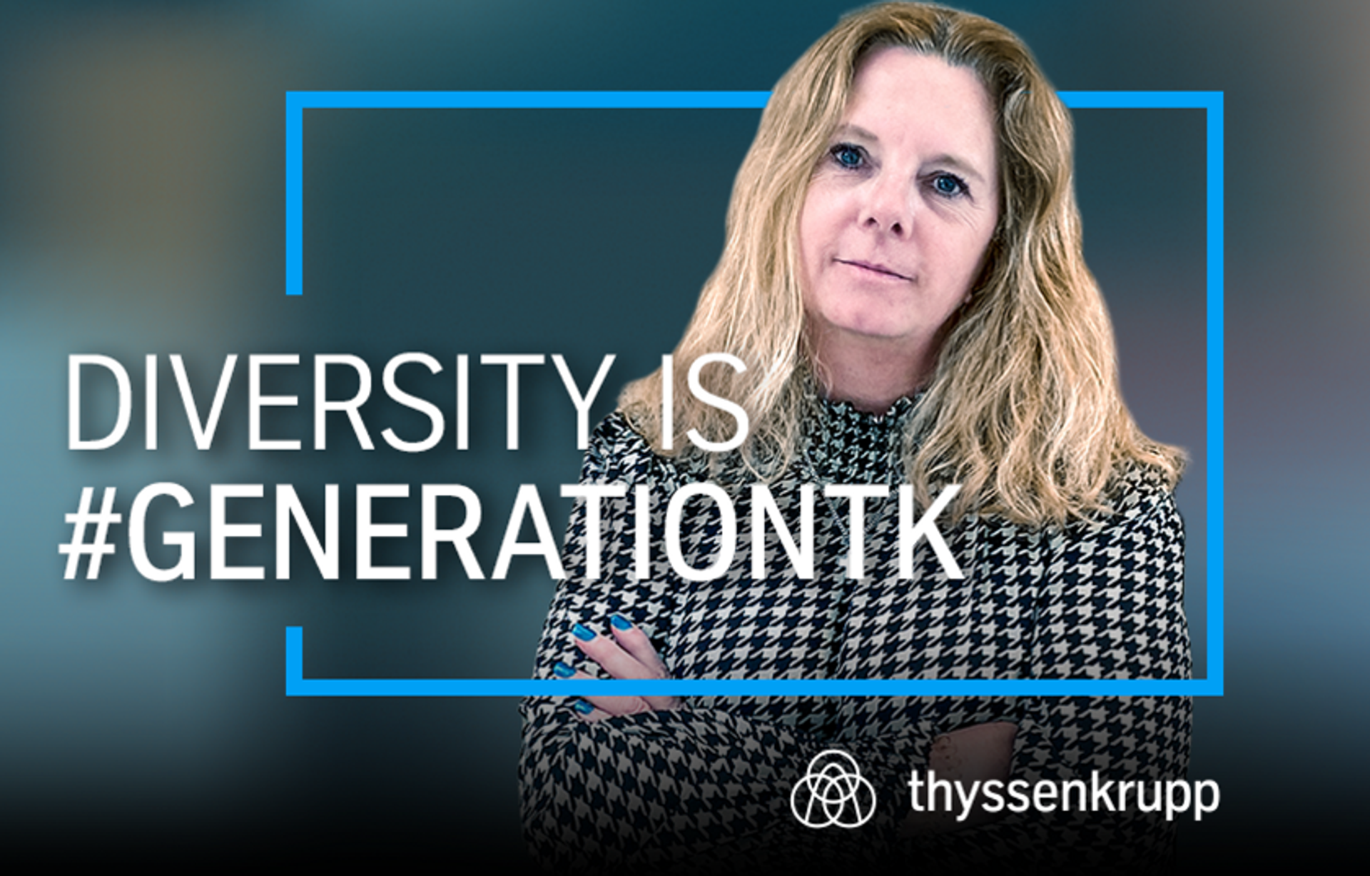 weiblich gelesene Person mit blonden Haaren, verschränkte Arme, steht in Kampagnen-Rahmen: "DIVERSITY IS #GENERATIONTK"