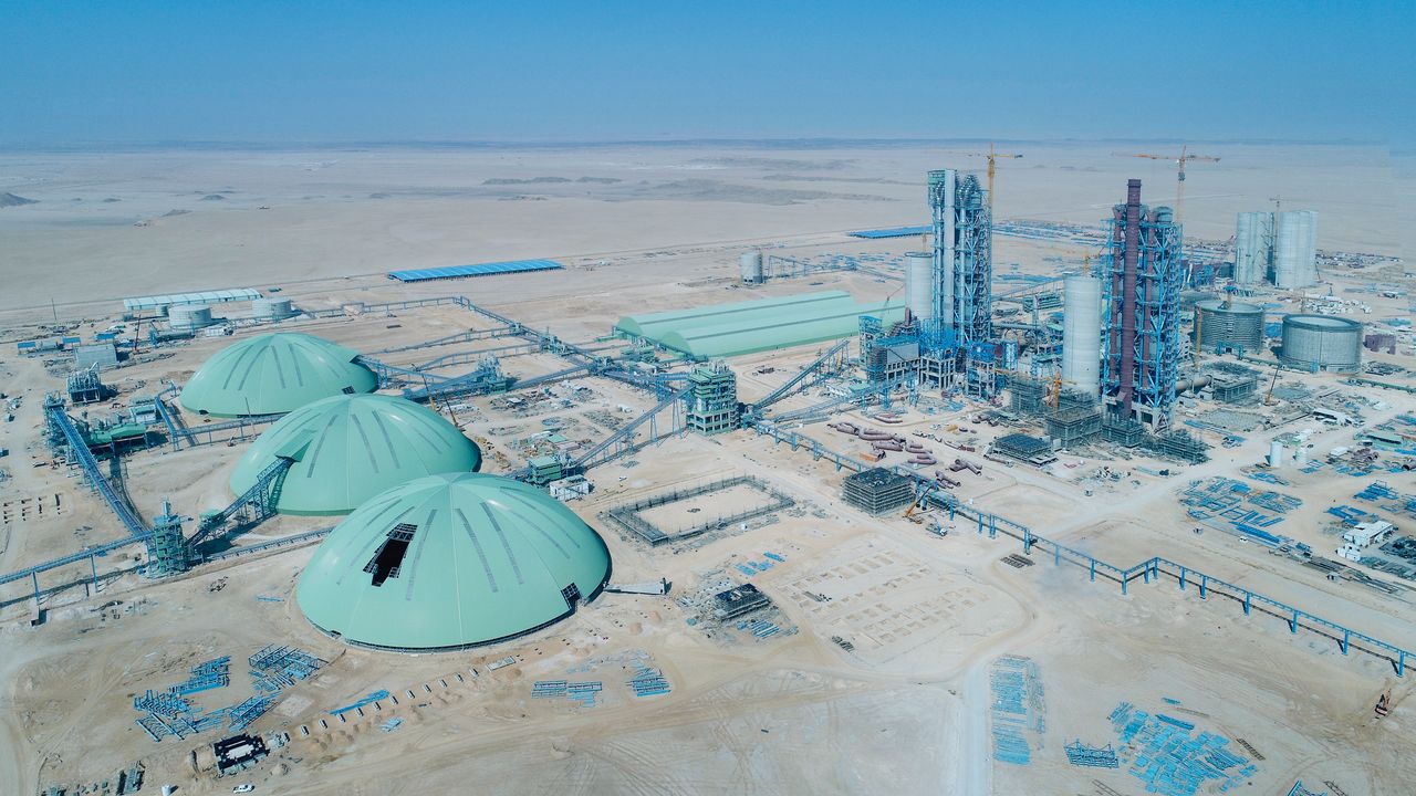 Zementwerk von Yamama Cement 80 Kilometer östlich von Riad 