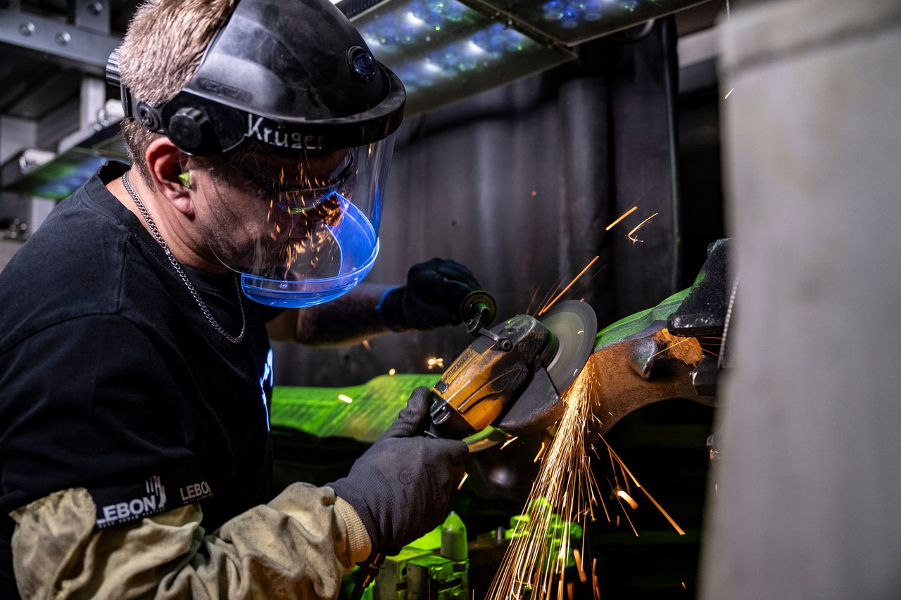 Employee working at thyssenkrupp Homburg