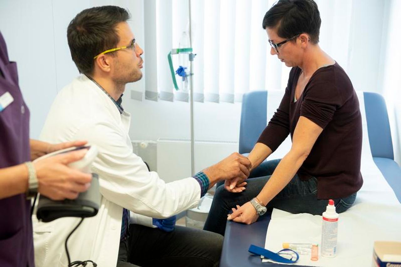employee at the doctor