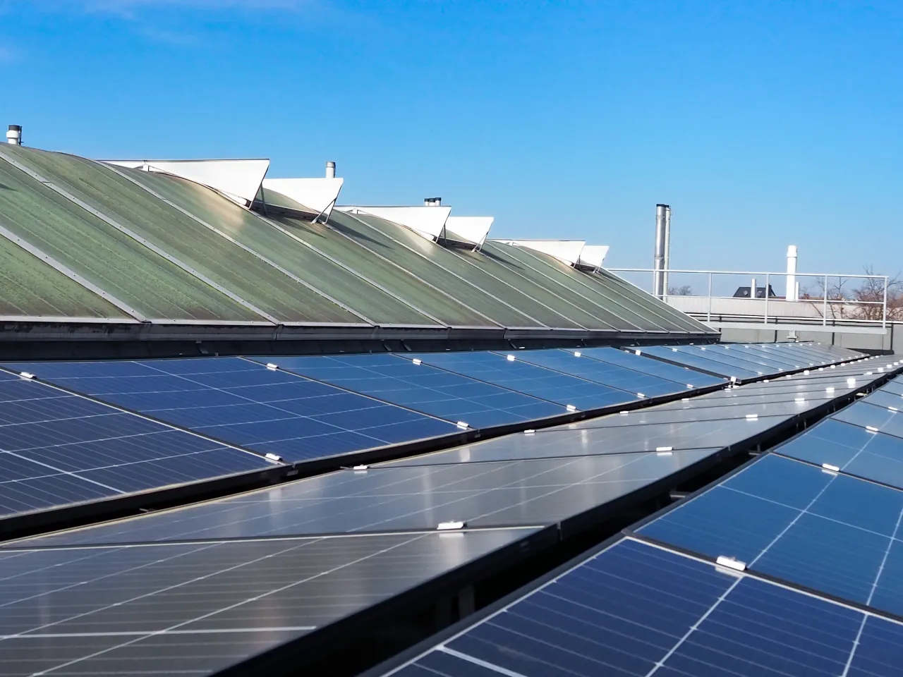 Nahaufnahme Solaranlage auf Dach