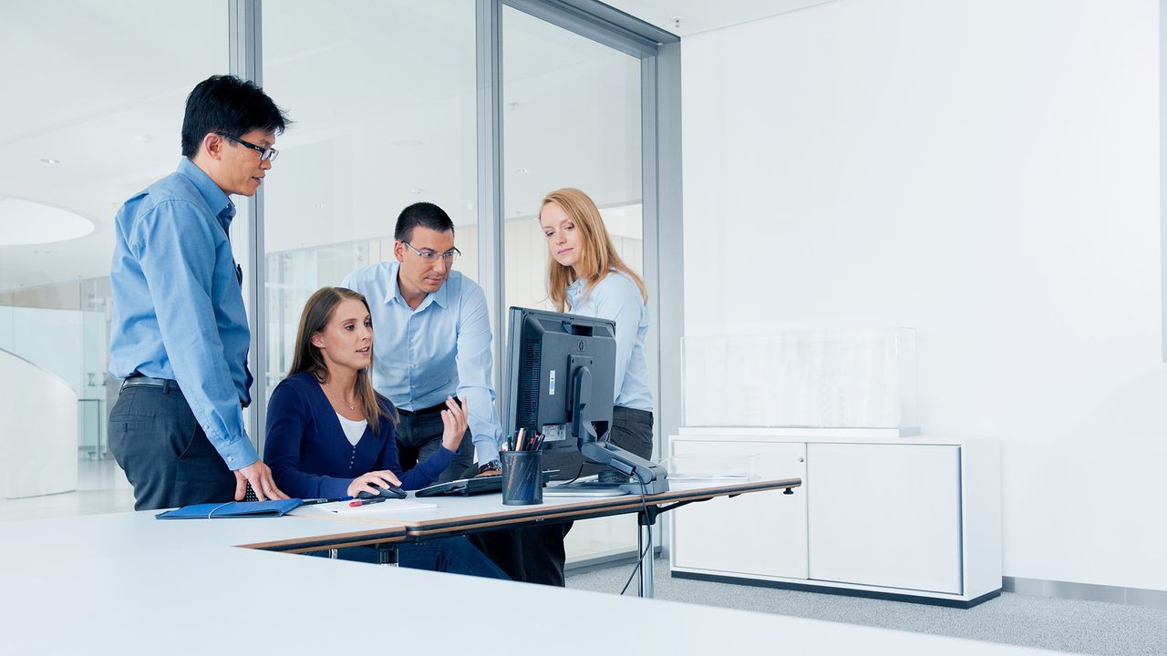 Technical consulting: Four specialists develop customised automation solutions for plants, systems and machines.