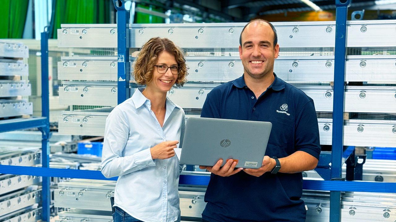 thyssenkrupp employees advising customers