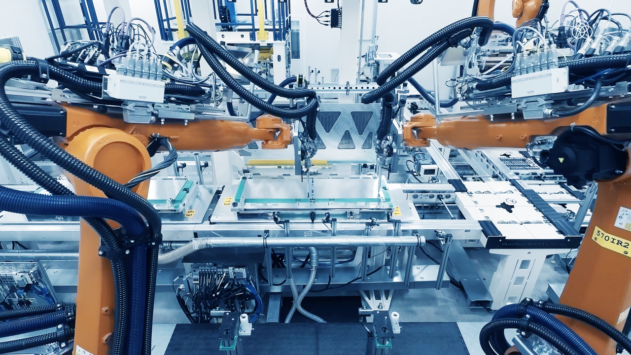 Transport and processing of a battery cell on a track