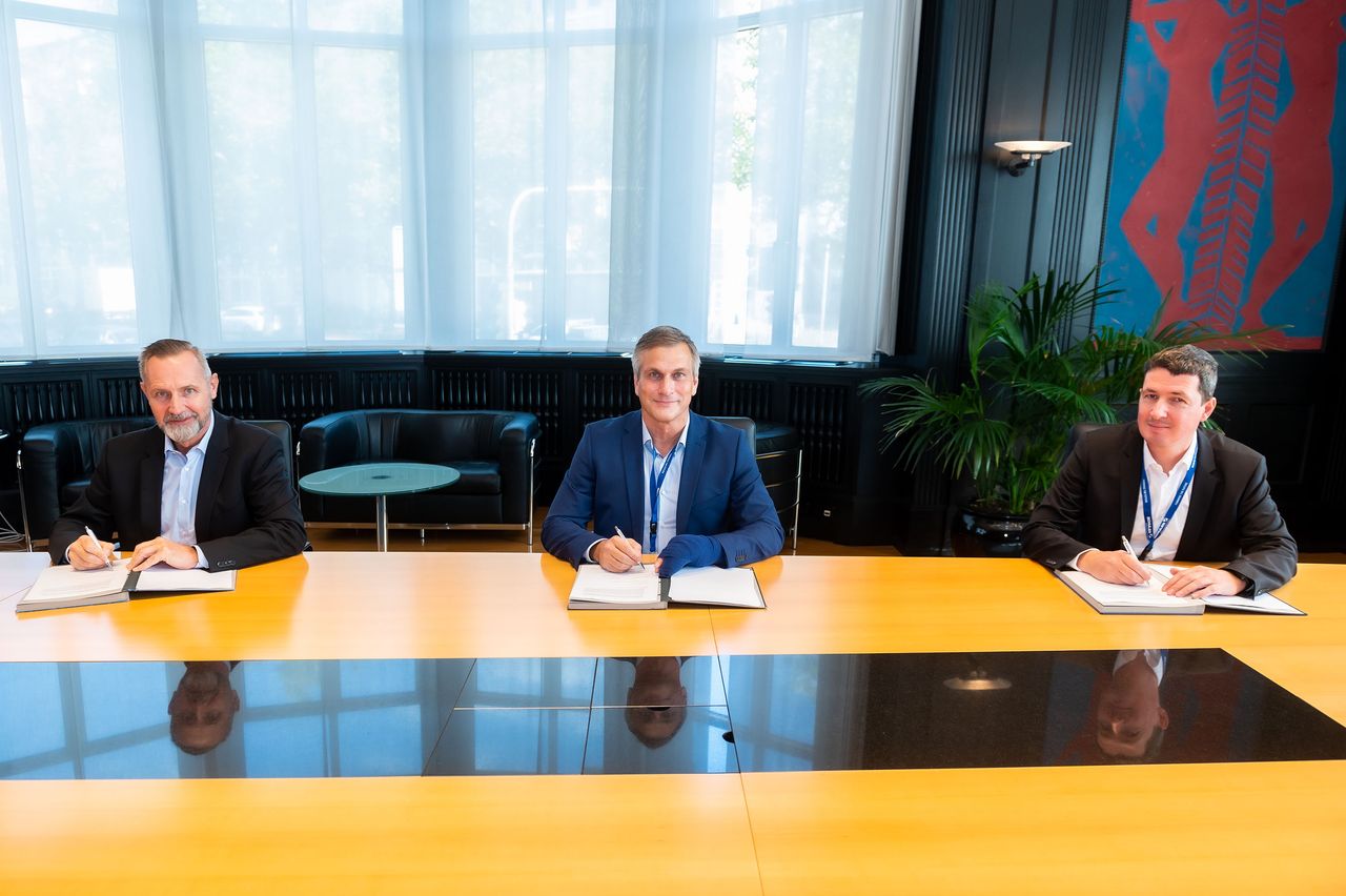 Frank Klingemann, Head of Schuler’s Industry Division, Michael Menneking, CEO of thyssenkrupp Automation Engineering, und Adrian Ludi, CEO of Andritz Soutec AG