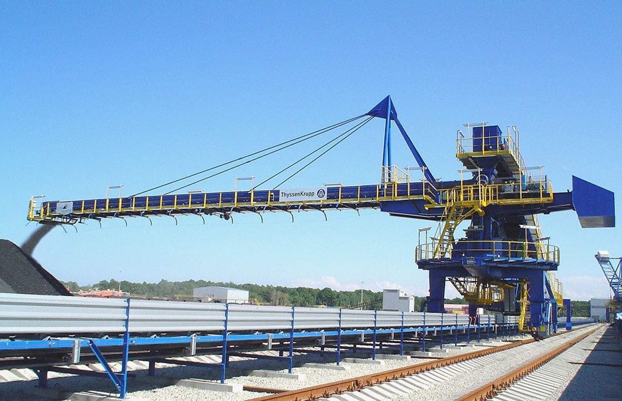 Luffing and slewing stacker I thyssenkrupp