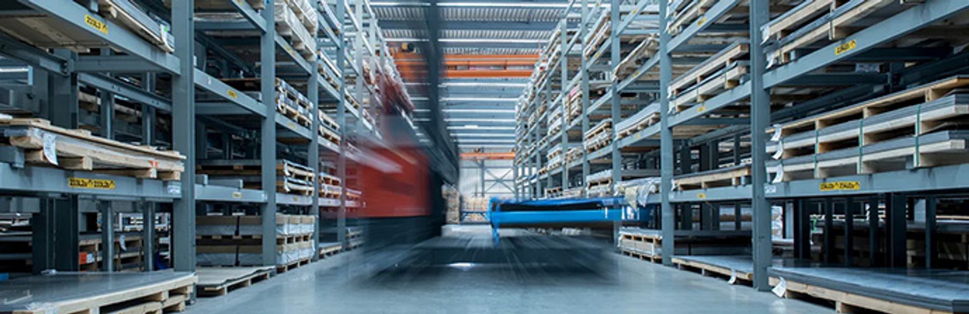 thyssenkrupp magazijn met platen in staal, rvs en aluminium