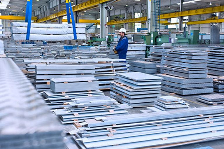 thyssenkrupp medewerker in magazijn