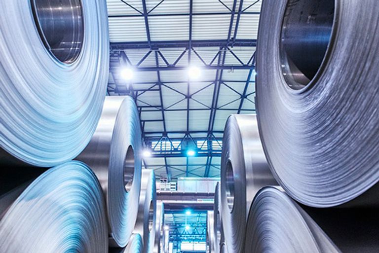 Aluminium coils in magazijn