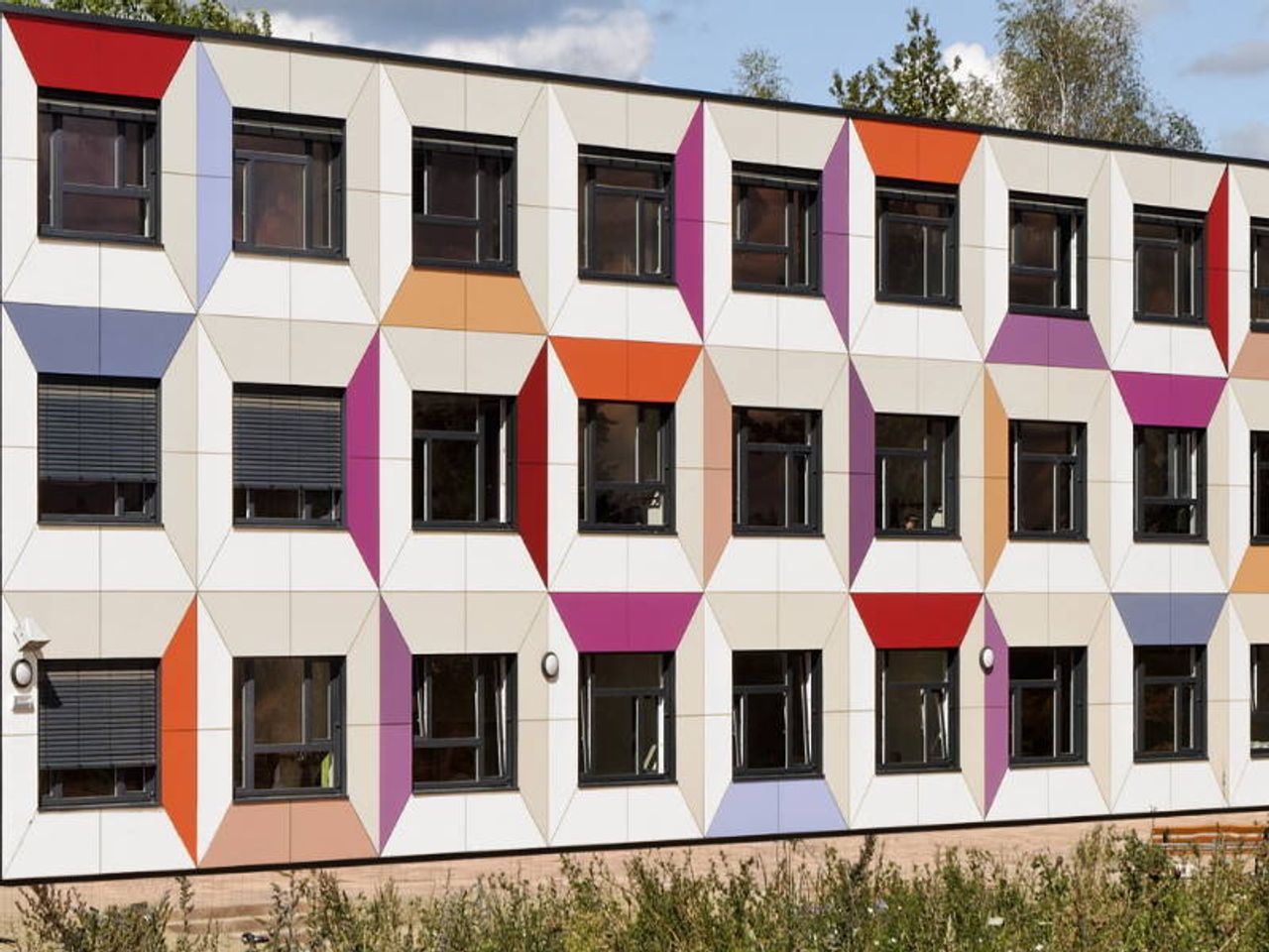 Fassade mit Muster aus Trespa Meteon
