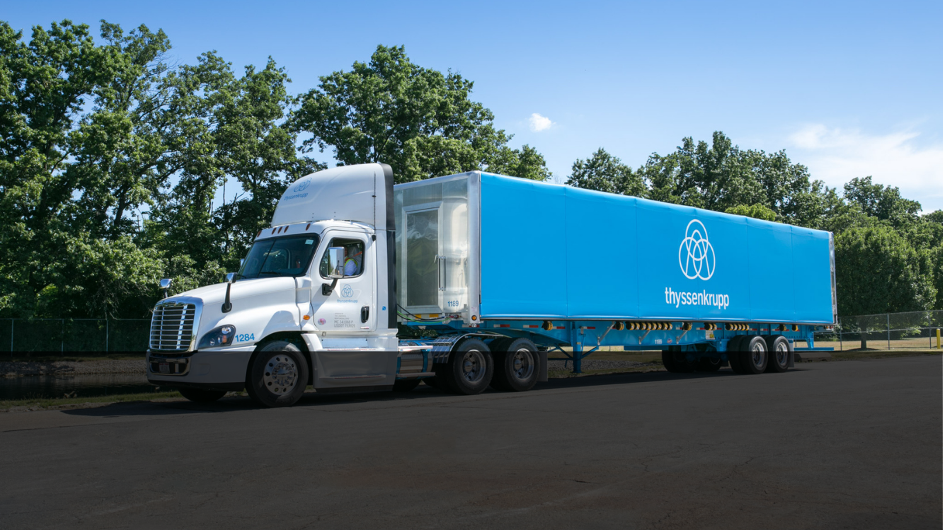 Blue thyssenkrupp Conestoga | Solar Module Transportation and Distribution Logistics Services | Warehousing and Logistics Management | thyssenkrupp Supply Chain Services