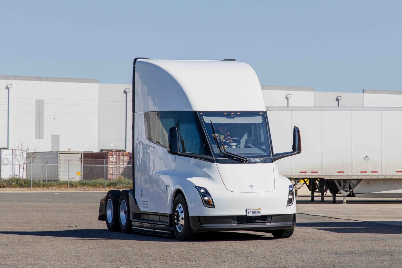 thyssenkrupp Supply Chain Services driving fully electric fleet as part of Tesla Pilot Program for their new semi | Renewable Energy Logistics Provider | EV OEM Logistics Partner | Leading EV logistics partner for Tesla