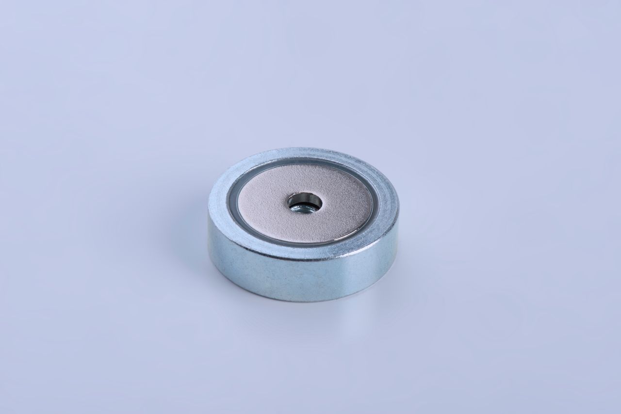 Pot magnet made of Neodym, with internal thread, galvanized, thyssenkrupp Magnettechnik