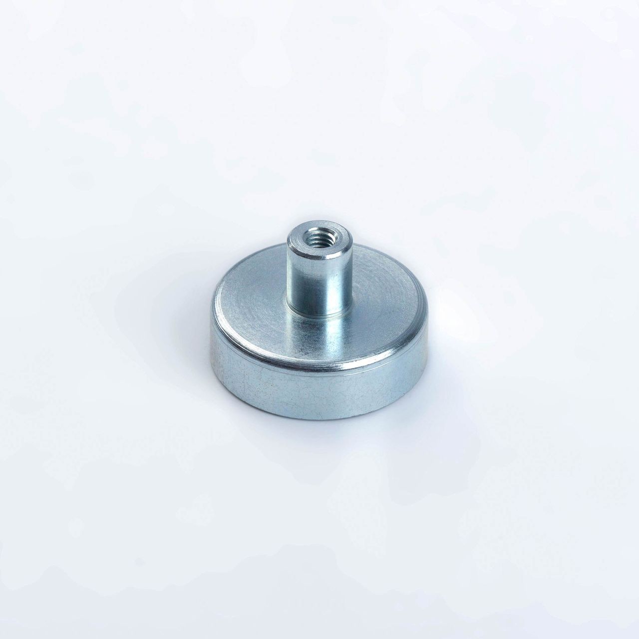 Pot magnet made of hard ferrite with threaded bush, galvanized, thyssenkrupp Magnettechnik
