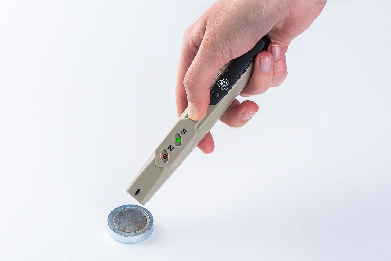 Electronic magnetic pole tester, thyssenkrupp Magnettechnik