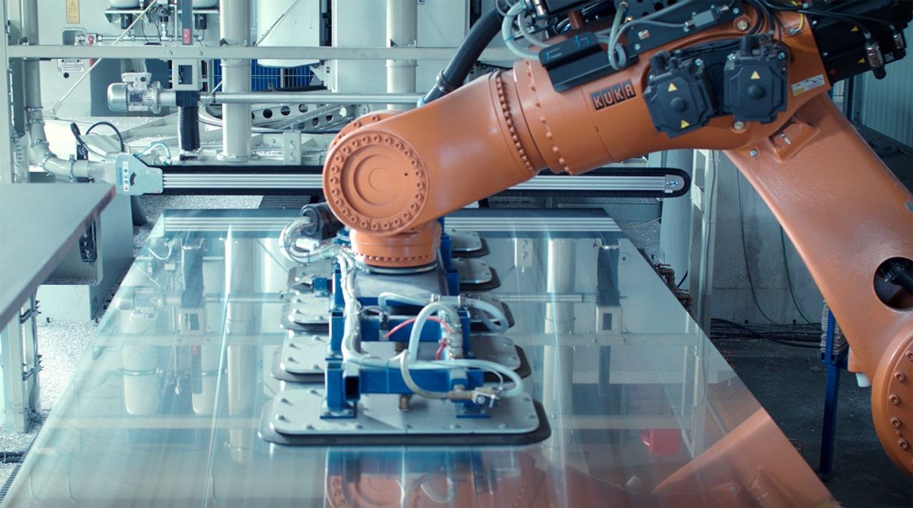 Roboter übernehmen bei Gleich GmbH die Bestückung der Bearbeitungsmaschinen
