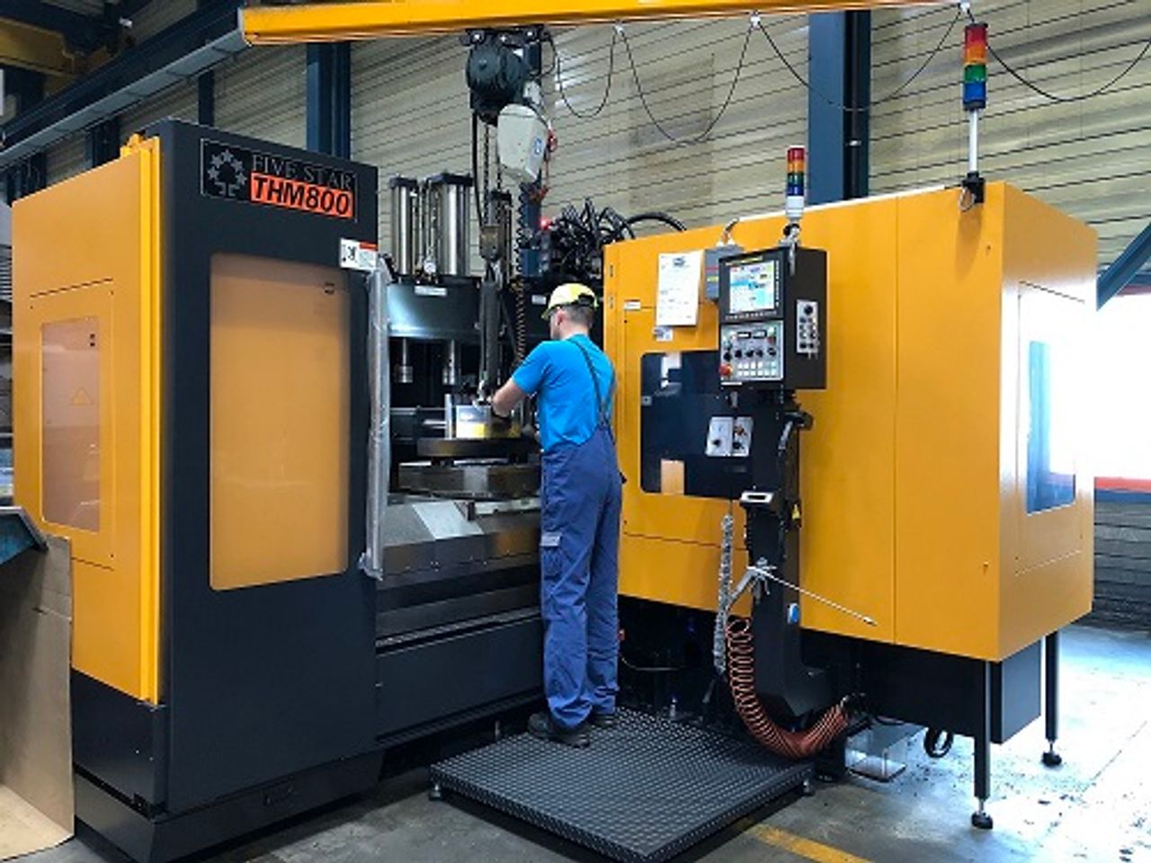 neue Doppelkopf-Fräsmaschine FiveStar THM 800