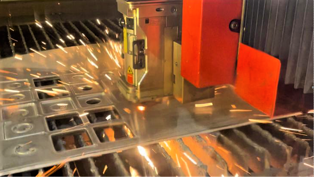 Laser cutting machine