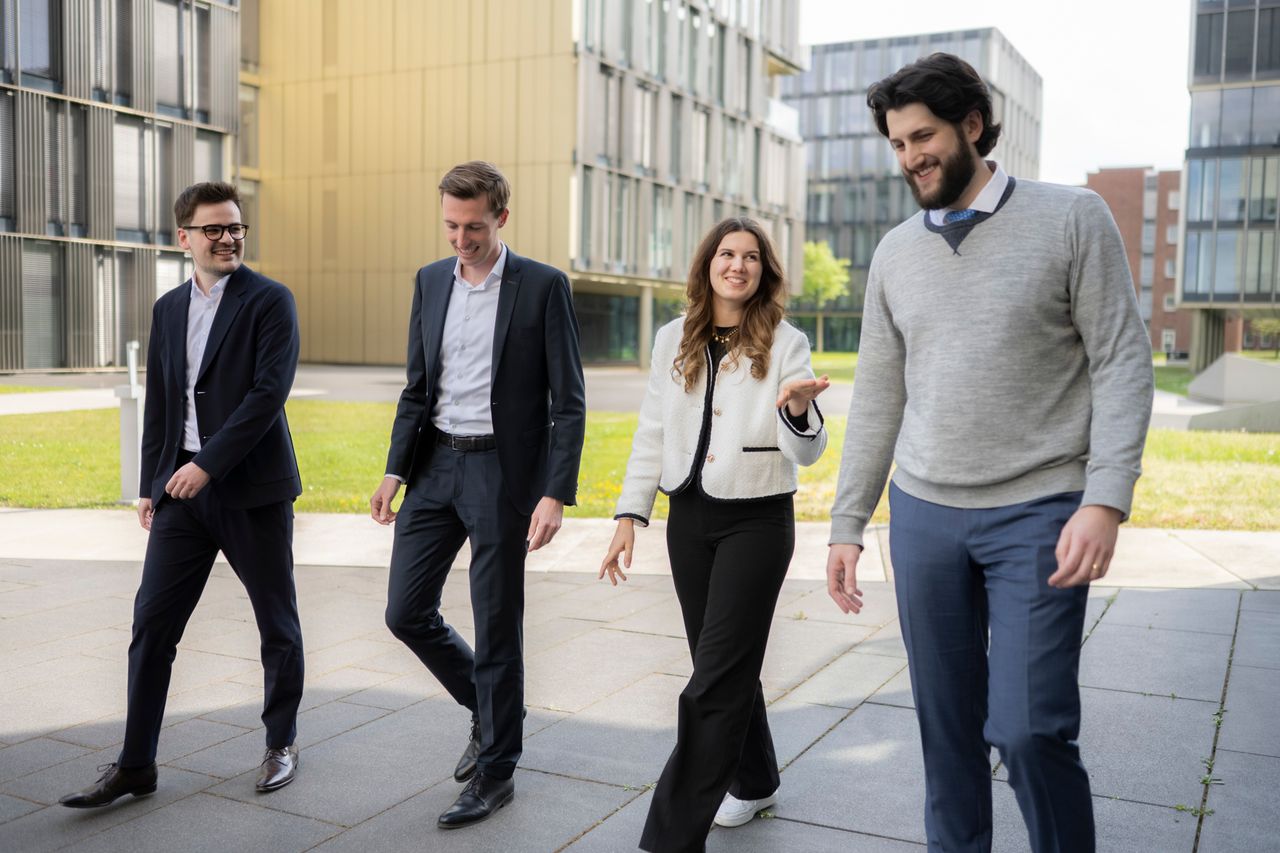 Kolleginnen und Kollegen der thyssenkrupp Management Consulting im Gespräch über den Übergang zur Implement Consulting Group
