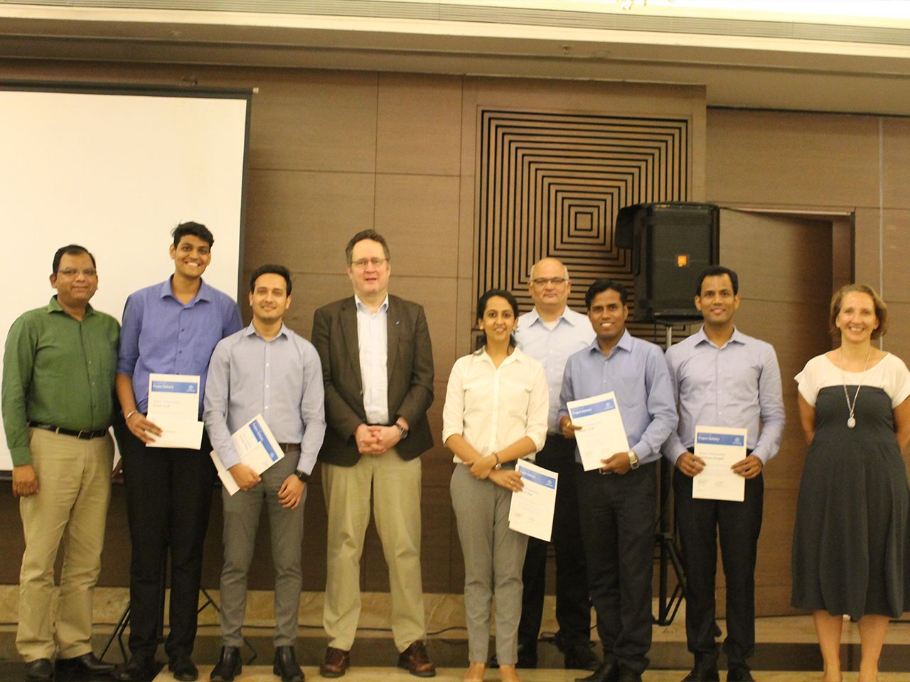 Together to the goal: The successful transfer of the E-commerce platform Onlinemetals.com to SAPHybris has brought the international team closer together.