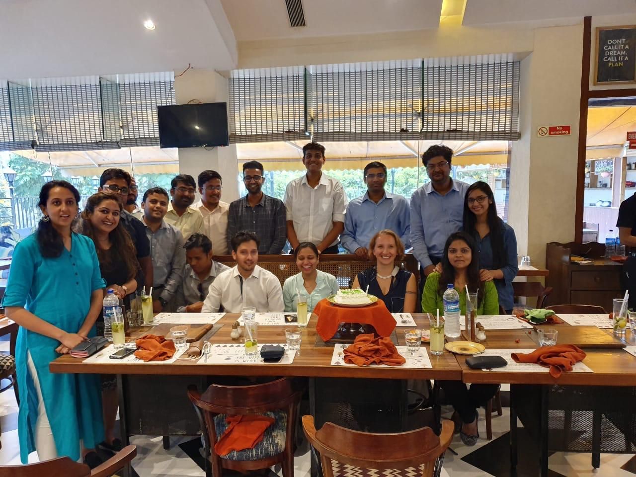 Having dinner together as a team: The intensive teamwork has not only pushed the online metals platform forward, but also deepened the relationship between the various teams.