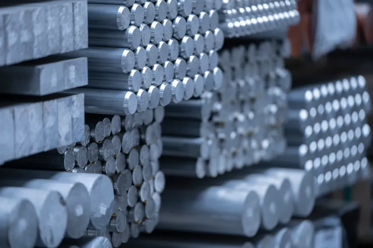 CO2 reduzierter grüner Stahl und Edelstahl bei thyssenkrupp schulte kaufen