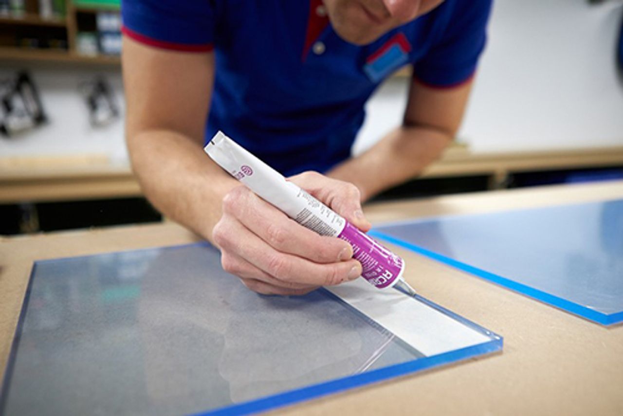  Afbeelding Verlijming PLEXIGLAS®