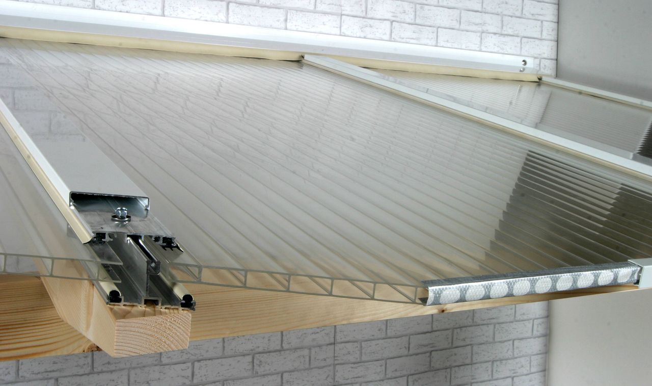 PLEXIGLAS® HELDER kanaalplaten